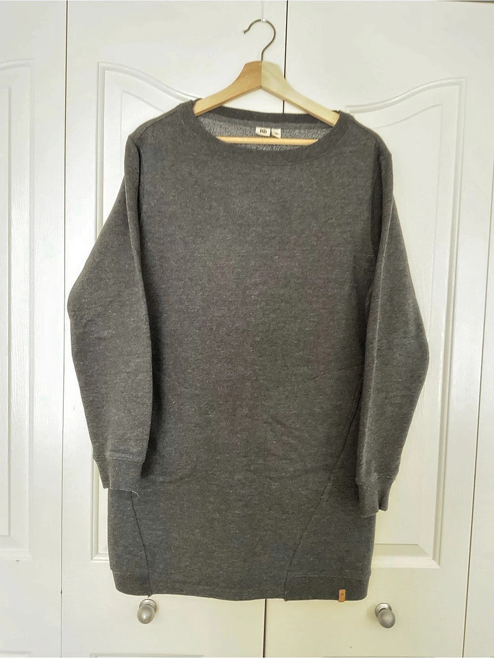 10 Gray Long Sleeve Tunic Size Medium Like New